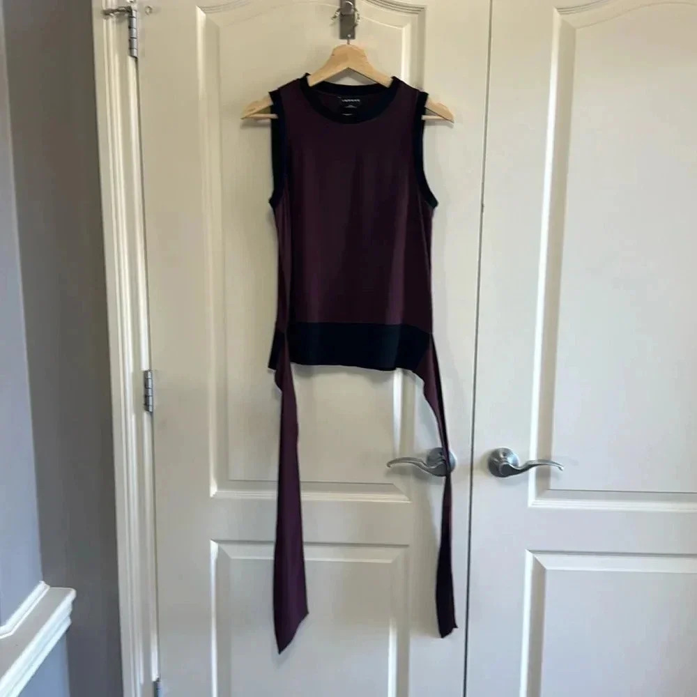 Tie back sleeveless blouse with tie back